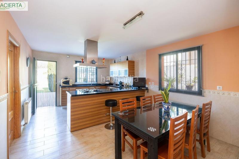 Foto a0748b02-d1a4-48f1-8118-7c2c4a76d517. Chalet avec chauffage parking dans Jun