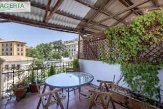 Casa adossada a Centro - Sagrario. Vivienda con licencia turística junto al arco de elvira