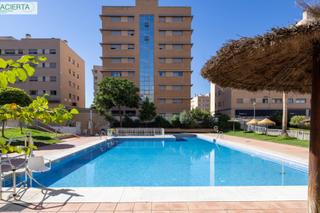 Pis  Calle catedrática asunción linares. Campus de la salud, urbanizacion con piscina y zonas comunes. pi