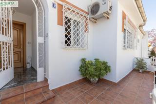 Maison jumelée  Avenida de la libertad 12. Preciosa casa con 4 dormitorios y torreóndespacho y cochera en z