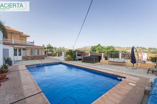 Chalet  Caniles. Gr3877  caniles  chalet independiente de 4 dormitorios con pisci