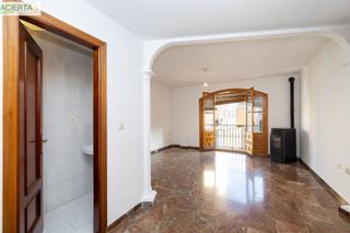 Àtic a La Zubia Ciudad. Descubre el encanto de este ático dúplex en la zubia a solo 175,