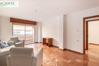 Appartement  Calle azhuma. Estupendo piso junto alhamar