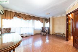 Piso  Calle curro cuchares 11. Oportunidad única en una zona fabulosa de granada