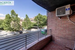Appartement  Avenida de madrid. Amplio y luminoso piso en centro de granada, ideal para tu nueva