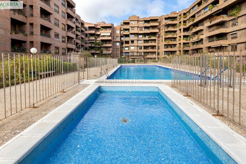 Foto 65487b12-ece2-4dfa-aba2-9f752c68b155. Flat in avenida divina pastora 7 bloque 2 7 in San Ildefonso Granada