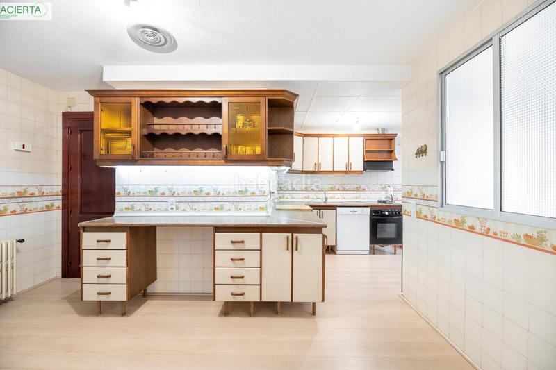 Foto adf26d60-4a5f-4fd7-b0ed-c088f47f80f1. Flat in avenida divina pastora 7 bloque 2 7 in San Ildefonso Granada