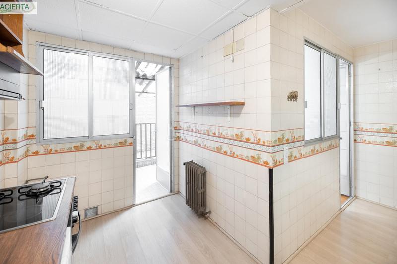 Foto bbff6563-cbfd-4679-8d3c-471b0ca9a3be. Flat in avenida divina pastora 7 bloque 2 7 in San Ildefonso Granada