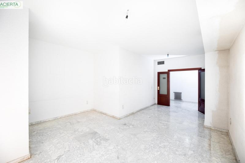 Foto c8eb42d5-be23-44c1-a2ba-d1d8a0b105b4. Flat in avenida divina pastora 7 bloque 2 7 in San Ildefonso Granada