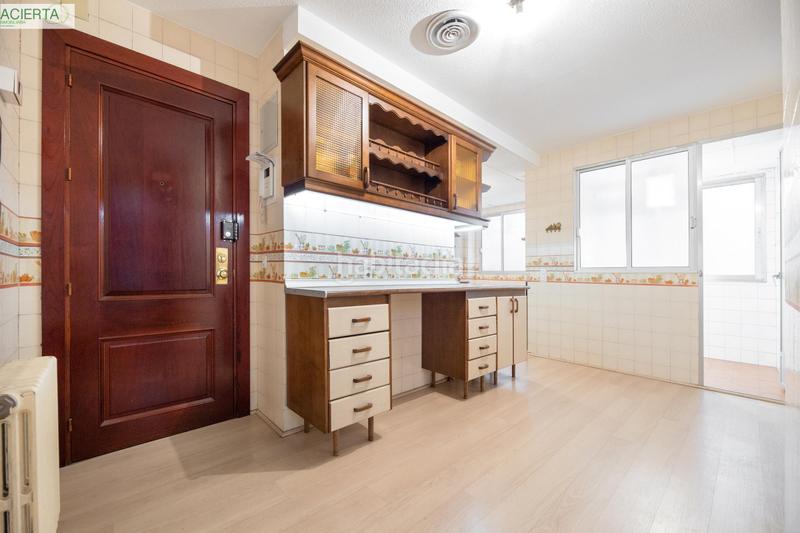 Foto e0c6ded0-7b6b-4b95-82e3-48476a3b2adc. Flat in avenida divina pastora 7 bloque 2 7 in San Ildefonso Granada