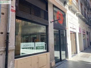 Location Local commercial  Calle calle del arco de las cucharas. Local comercial en el centro de granada