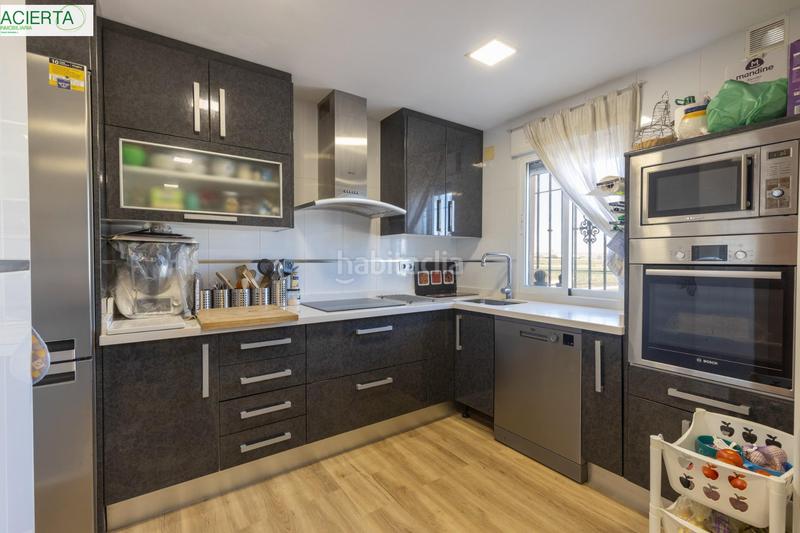 Foto ab606f6d-ec4b-4443-aa7f-5dba5f9c29e7. Maison jumelée avec parking dans Ambroz Vegas del Genil