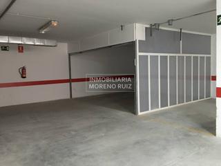 Parking coche en Baena. Cochera cerrada de 30m2.