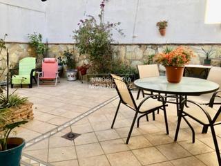 Maison à Baena. Casa con patio y cochera.
