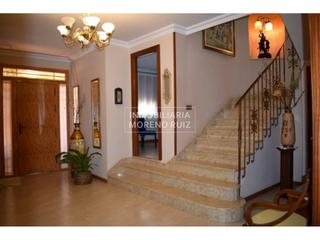 Casa a Baena. Espectacular casa con gran patio y cochera.