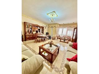 Bâtiment à usage industriel à Baena. Nave con patio mas lujosa vivienda.