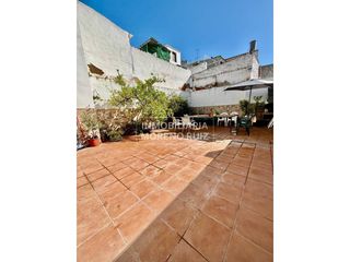 Haus in Baena. Casa con gran patio y cochera.