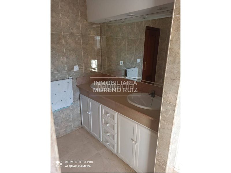 Foto cdc2d667-1cbf-4f27-b7c2-5f8973c9f27c. Casa a Baena