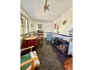 Casa a Baena. Casa amplia con patioy posibilidad de cochera.