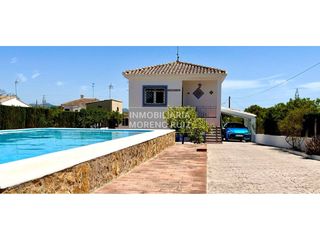 Chalet in Centro. Quiere vivir todo el año de vacaciones? lo tenemos
