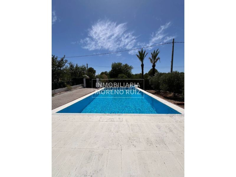 Foto b1ff2896-358f-4b58-91ba-a60e18497209. Chalet con parcheggio piscina in Centro Bétera