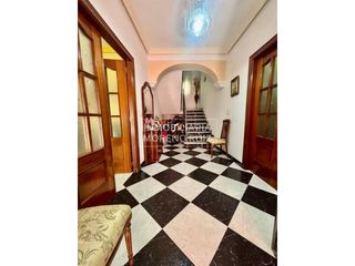Casa en Baena. Casa obra nueva con patio y posibilidad de cochera.