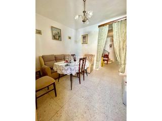 Casa a Baena. Casa muy economica cerca del llano, facil aparcamiento.