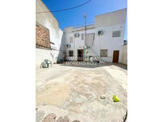 Appartement à Baena. Piso para reformar a tu gusto con gran patio.