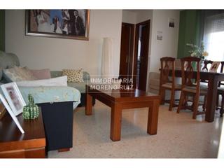 Appartement à Baena. Piso con terraza privada y parking.