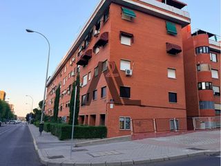 Pis  Calle purchena. Piso en venta en manoteras