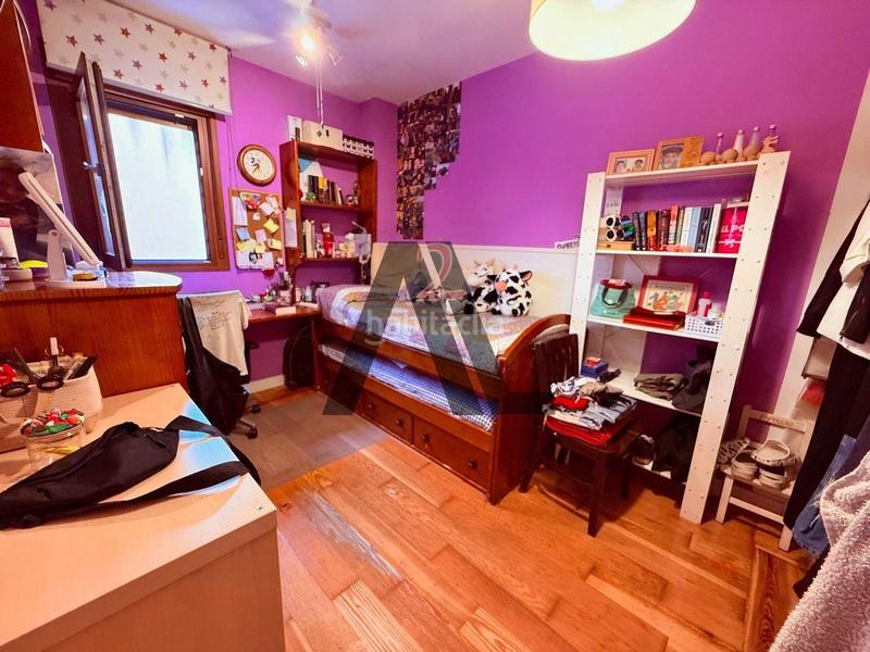 Foto 31242a29-a21c-4bb2-a923-67f7d8a13bdd. Piso  con local y sotano en venta zona tres olivosfuencarral en Madrid