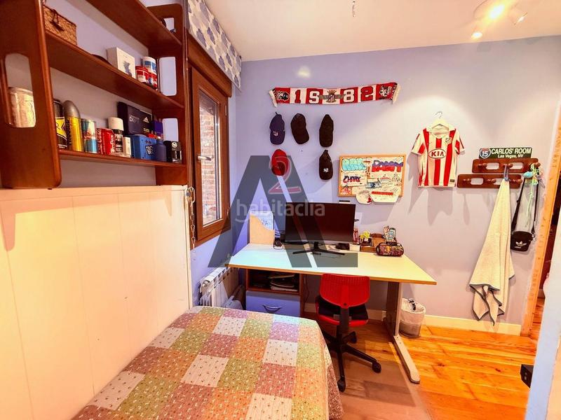 Foto aedf2e58-3789-4861-b340-c0835ce30817. Piso  con local y sotano en venta zona tres olivosfuencarral en Madrid
