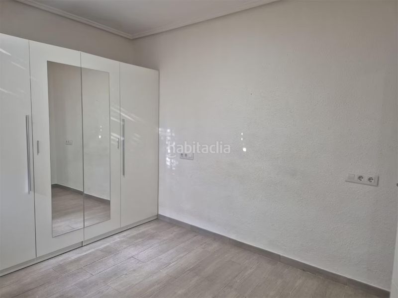 Foto 2c6031ff-2aca-484d-8e80-3905c7e4be3c. Casa adossada a Aldaia