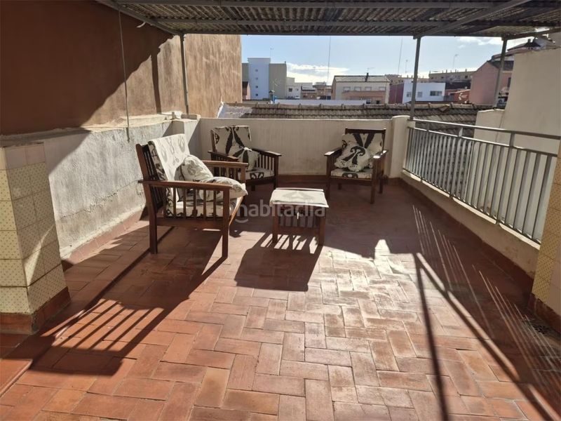 Foto b1a94bf1-11b8-40d7-b6cc-f49491ded18e. Casa adossada a Aldaia