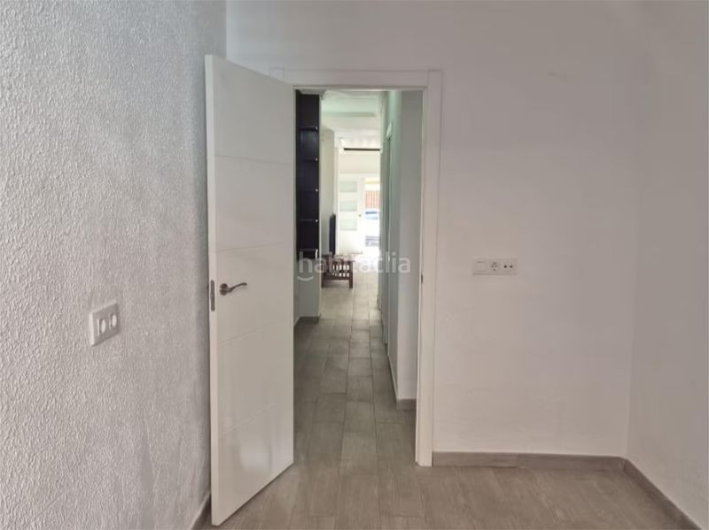 Foto b48f3f83-385a-4583-bcca-5a2b683d1833. Casa adossada a Aldaia