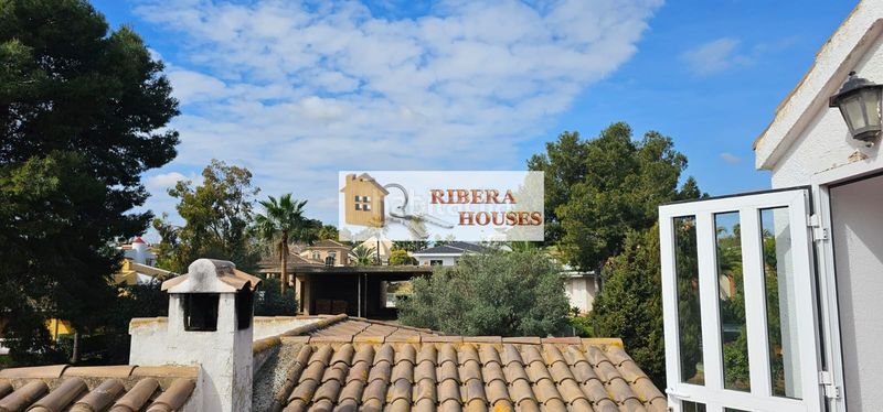 Foto c5996946-7577-45e9-ac97-bb3b9a6e7858. Xalet amb xemeneia calefacció aparcament piscina a Picassent