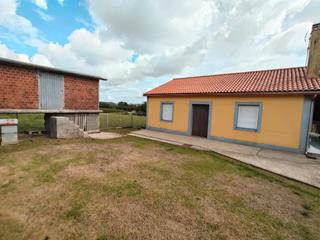 Chalet à Boimorto. Casa reformada en venta