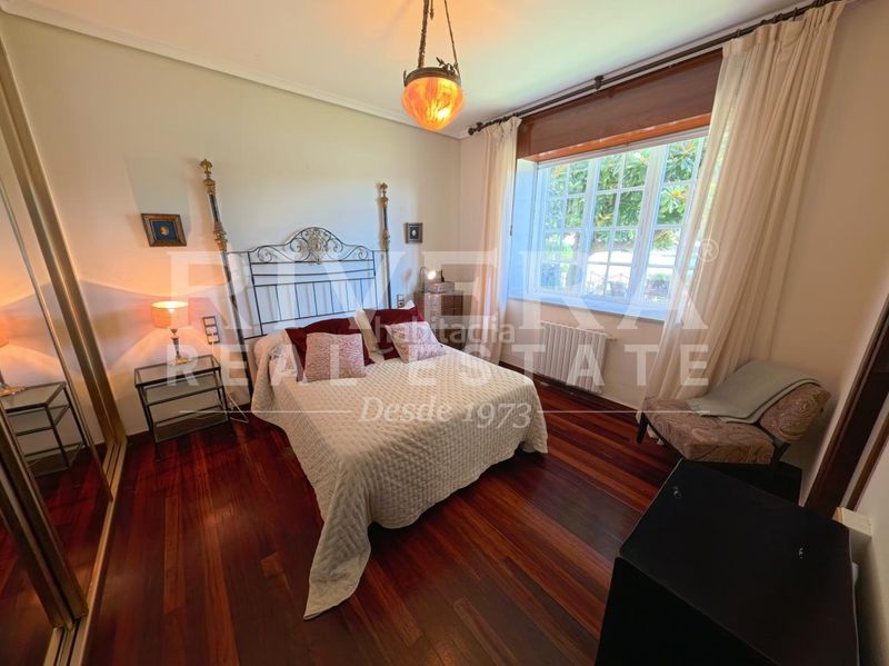 Foto 55b514a3-d4e4-4298-8237-3b430bc46a43. Casa con riscaldamento parcheggio piscina in Grove (O)
