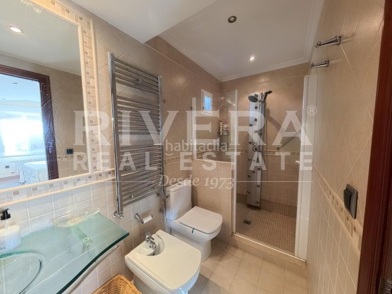 Foto cb714310-7c98-4ab5-a53f-0f5615a9e73c. Casa con riscaldamento parcheggio piscina in Grove (O)