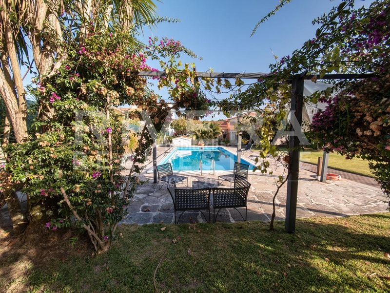 Foto f70e74db-a5a1-411b-b873-cb8607184060. Casa con riscaldamento parcheggio piscina in Grove (O)
