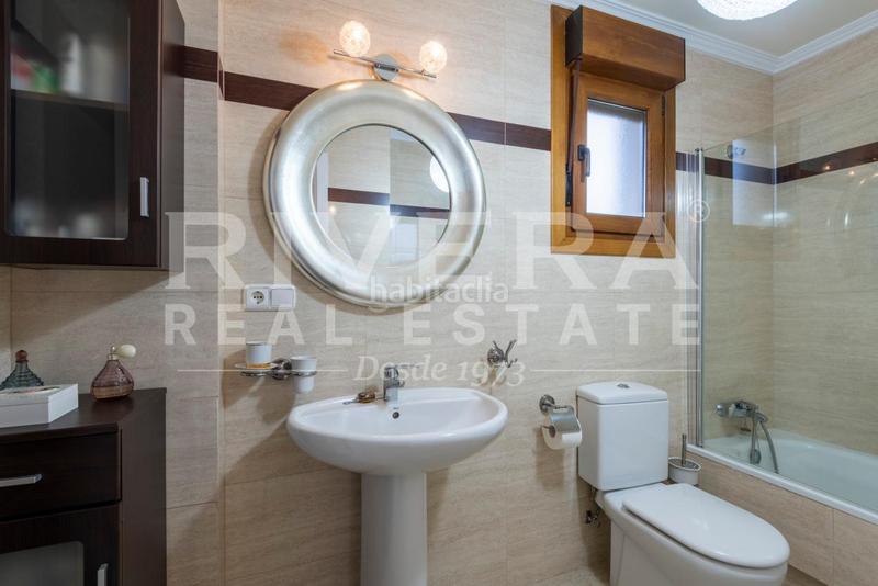 Foto b24dbcdc-5a5d-4b7e-a27b-6ef3d775c2de. Xalet amb calefacció aparcament piscina a Sanxenxo pueblo Sanxenxo