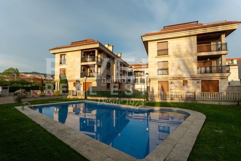 Foto 719d54a6-13b9-4d35-93d1-309636837e9f. Duplex con riscaldamento parcheggio piscina in Nigrán centro Nigrán
