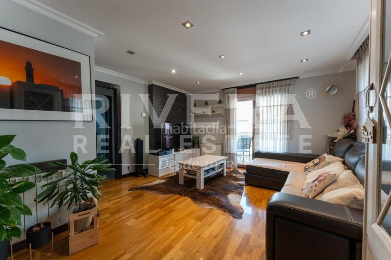 Foto bb4ba544-ee9c-464f-acb3-cad7d811ef33. Duplex con riscaldamento parcheggio piscina in Nigrán centro Nigrán
