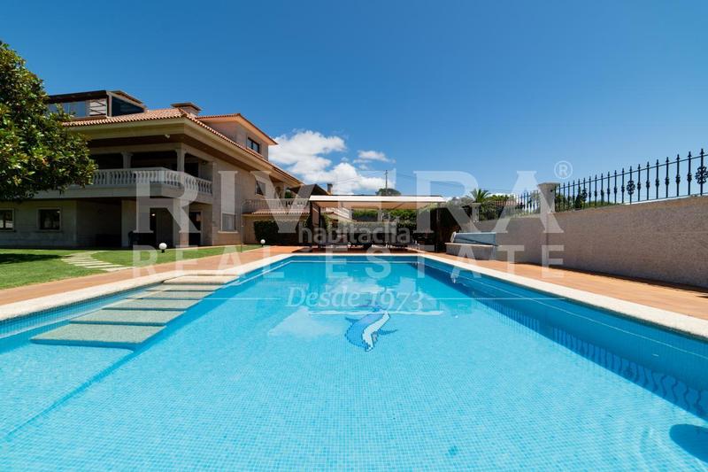 Foto 58dbbe4a-744a-484e-adb5-be3b026d8f3c. Chalet with heating parking in Panxón Nigrán