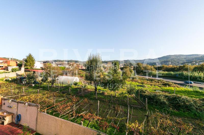 Foto 15cd2bcd-5d90-42ba-a200-d6fea559b781. Casa en Bembrive Vigo