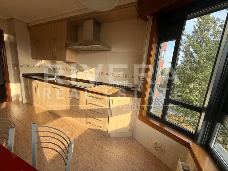Foto 18d80e23-34d0-49cb-a438-cd11d90e97d6. Rent flat with heating parking in Navia Vigo