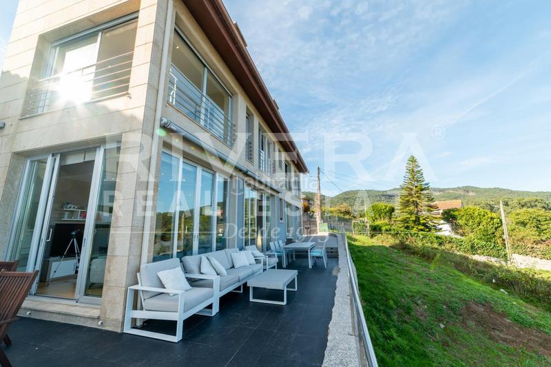 Foto 43162ee0-c1bc-496a-9185-61a7b28c4d82. Chalet avec chauffage parking piscine dans Poio