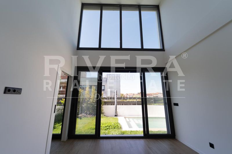 Foto 1dfff38a-b6dd-497f-82d1-2924c3843a51. Casa pareada en Navia Vigo