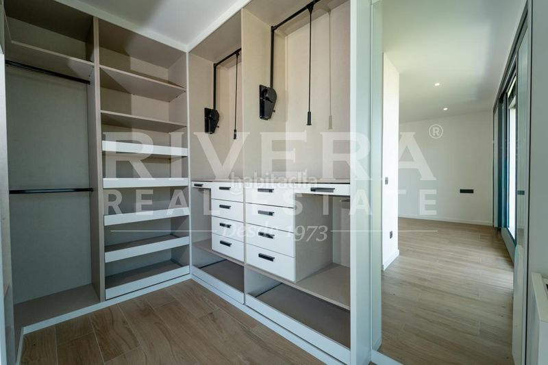 Foto 300b17b3-0c88-4684-b7e1-b184a2366de0. Casa pareada en Navia Vigo