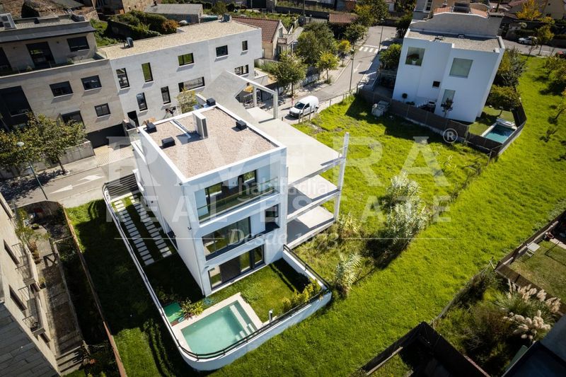 Foto 3eb16c06-1839-4322-9468-4460bd45ecfe. Casa pareada en Navia Vigo